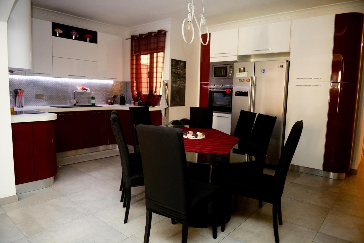 Modern And Homely Apartment In 마르사스칼라 외부 사진